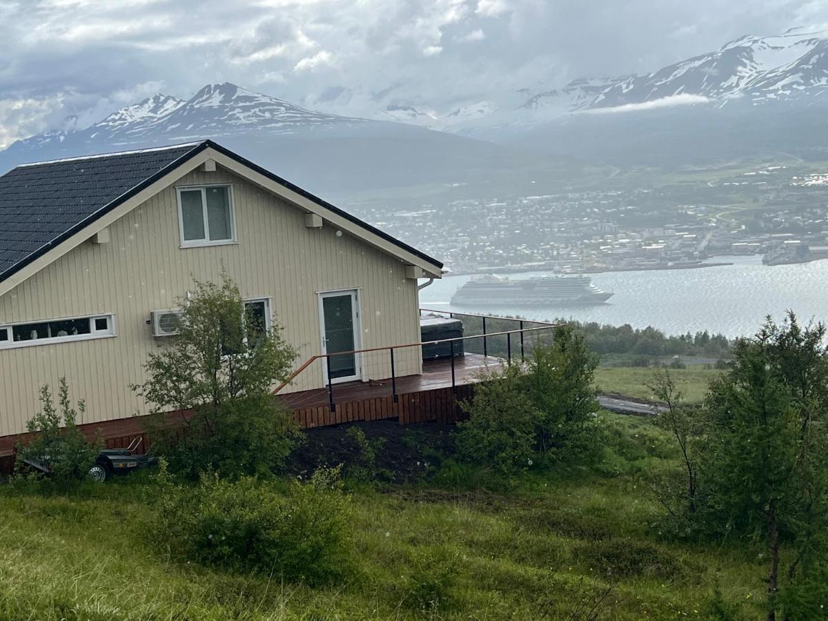 Akureyri - Cabin With An Amazing View Bagian luar foto