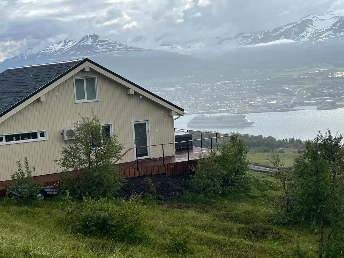 Akureyri - Cabin With An Amazing View Villa Bagian luar foto